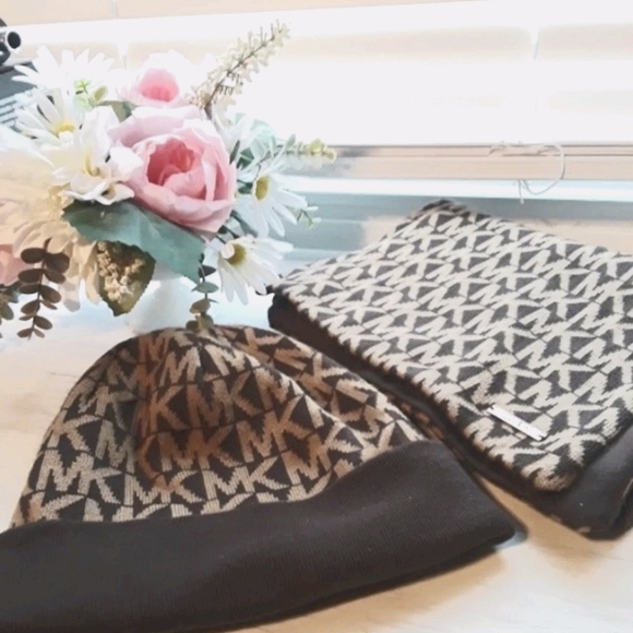 Michael Kors Scarf and Beanie - Picture 3 of 4